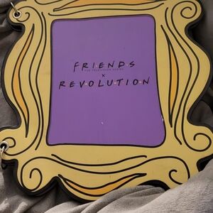 Friends revolution eye shadow pallet